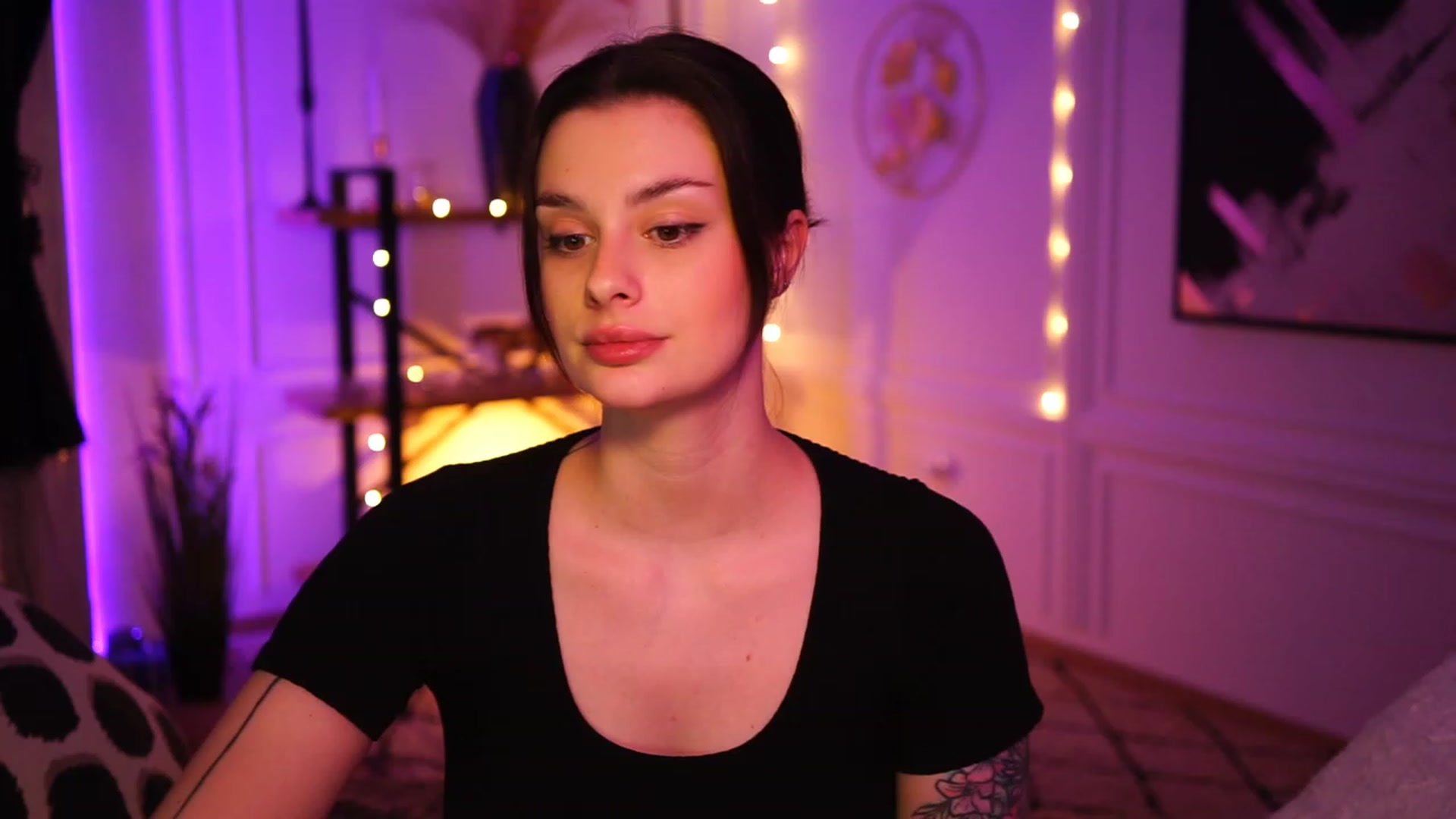 Gallery image thumbnail from lucynutty's myfreecams stream on, 01/08/2023, 19:58 image 7 of 20