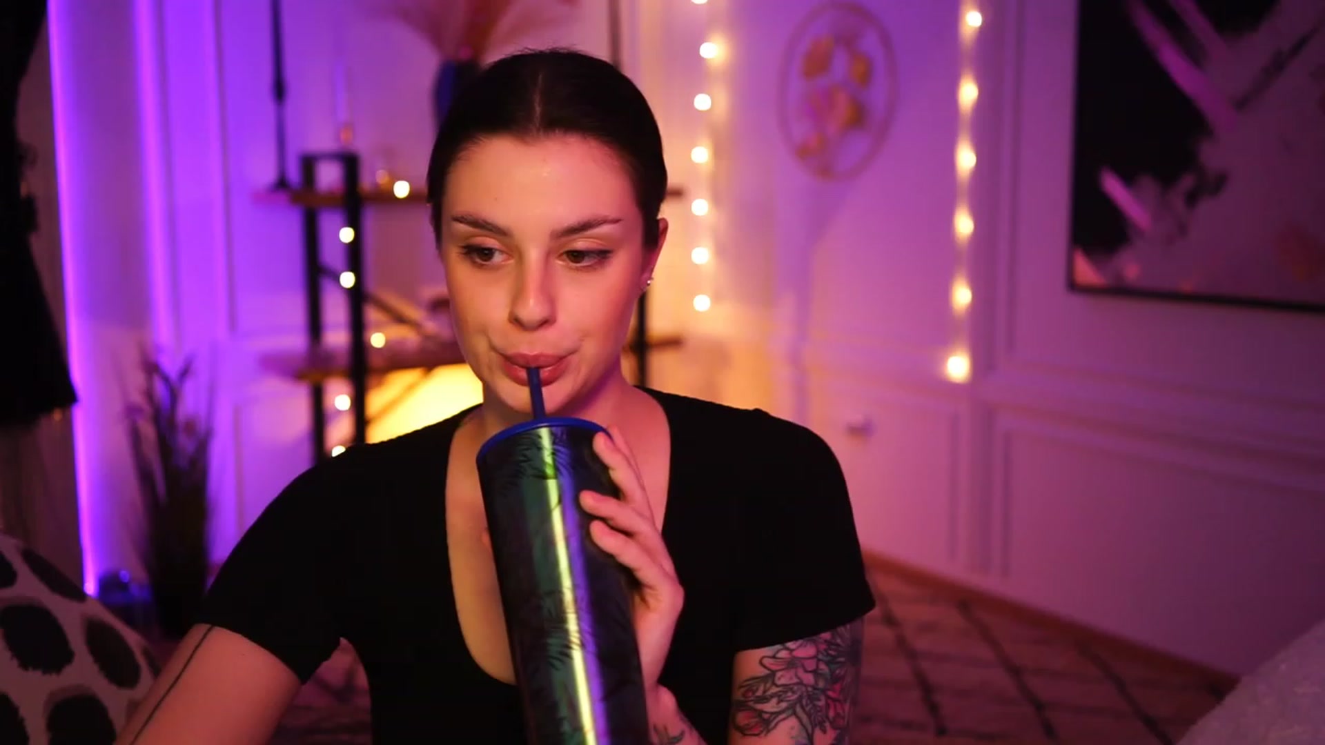 Gallery image thumbnail from lucynutty's myfreecams stream on, 01/08/2023, 19:58 image 3 of 20