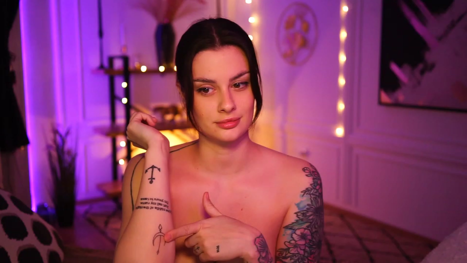 Gallery image thumbnail from lucynutty's myfreecams stream on, 01/08/2023, 19:58 image 18 of 20