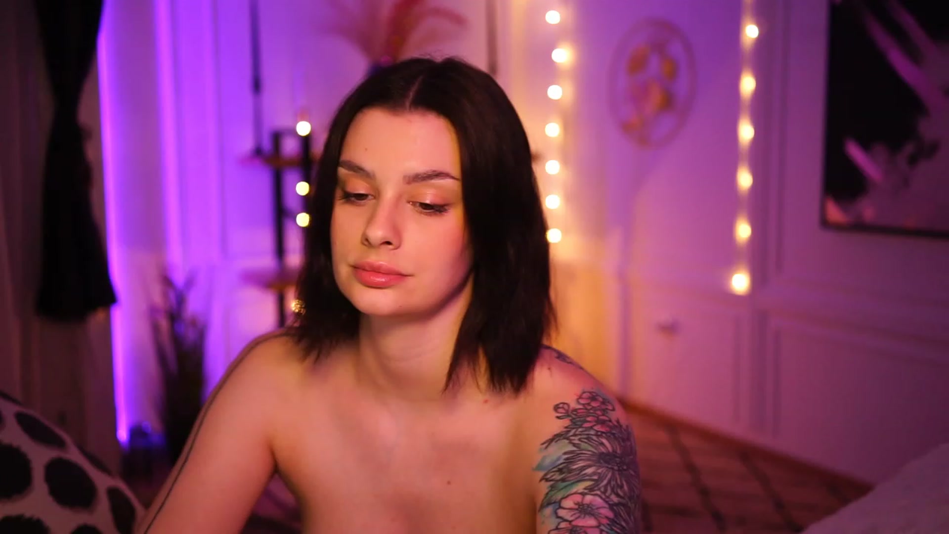 Gallery image thumbnail from lucynutty's myfreecams stream on, 01/19/2023, 18:08 image 20 of 20