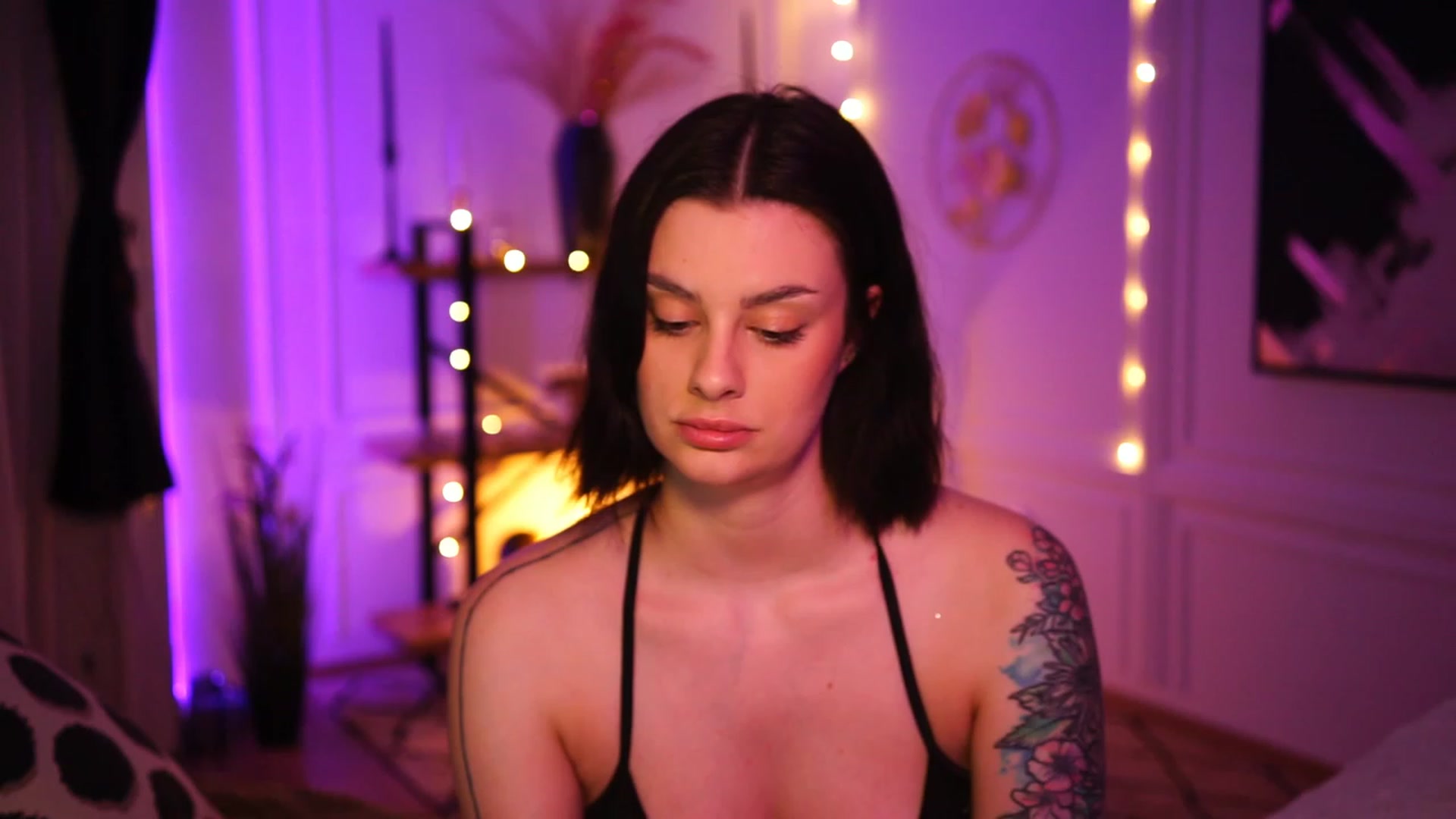 Gallery image thumbnail from lucynutty's myfreecams stream on, 01/19/2023, 18:08 image 12 of 20