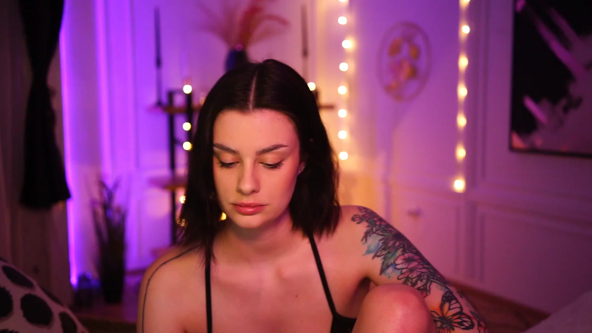 Gallery image thumbnail from lucynutty's myfreecams stream on, 01/19/2023, 18:08 image 1 of 20