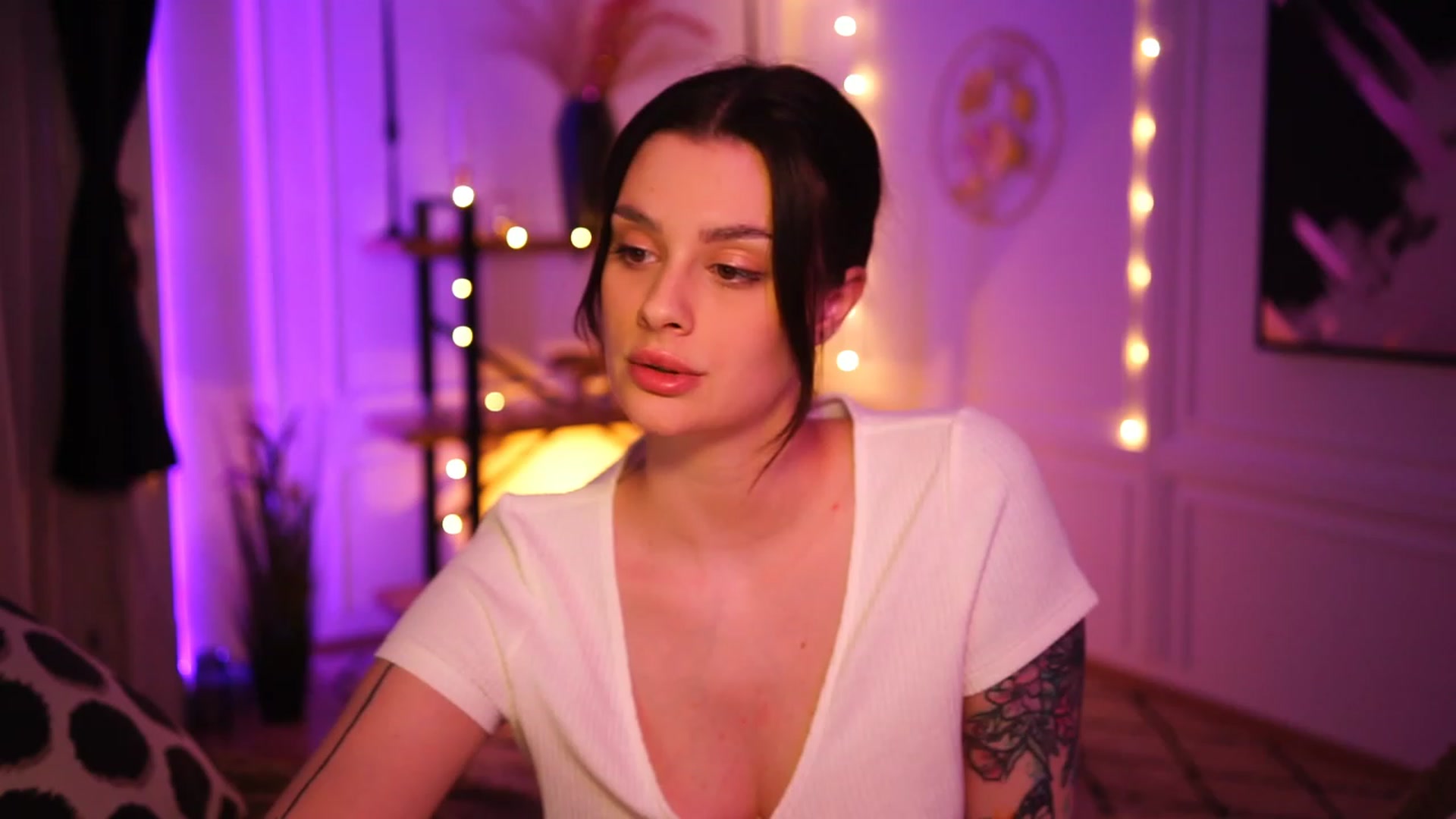 Gallery image thumbnail from lucynutty's myfreecams stream on, 01/19/2023, 20:41 image 15 of 20