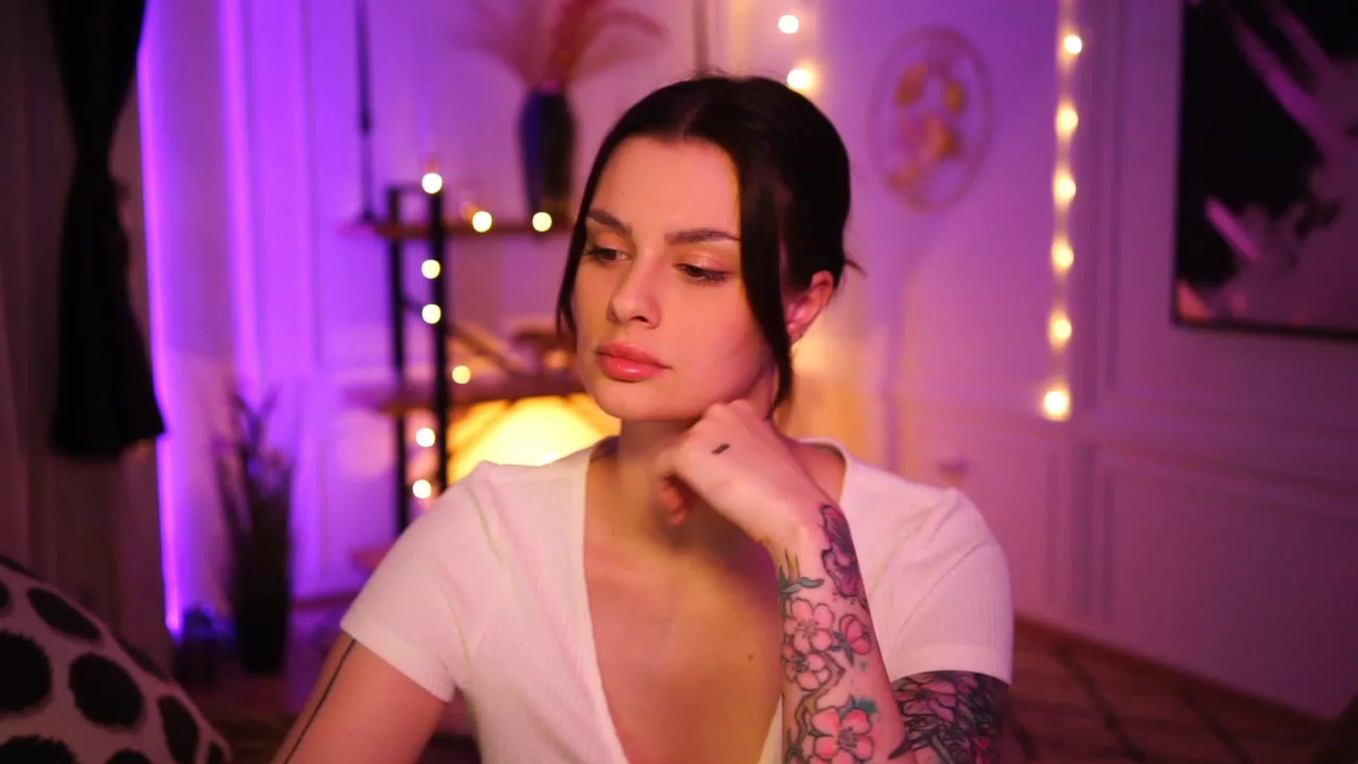 Gallery image thumbnail from lucynutty's myfreecams stream on, 01/19/2023, 20:41 image 10 of 20