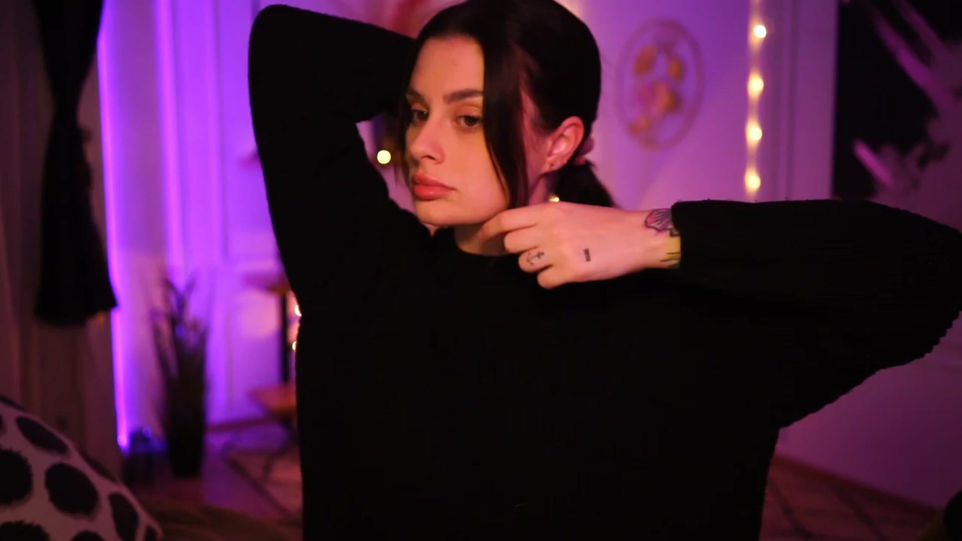 Gallery image thumbnail from lucynutty's myfreecams stream on, 01/19/2023, 20:41 image 17 of 20