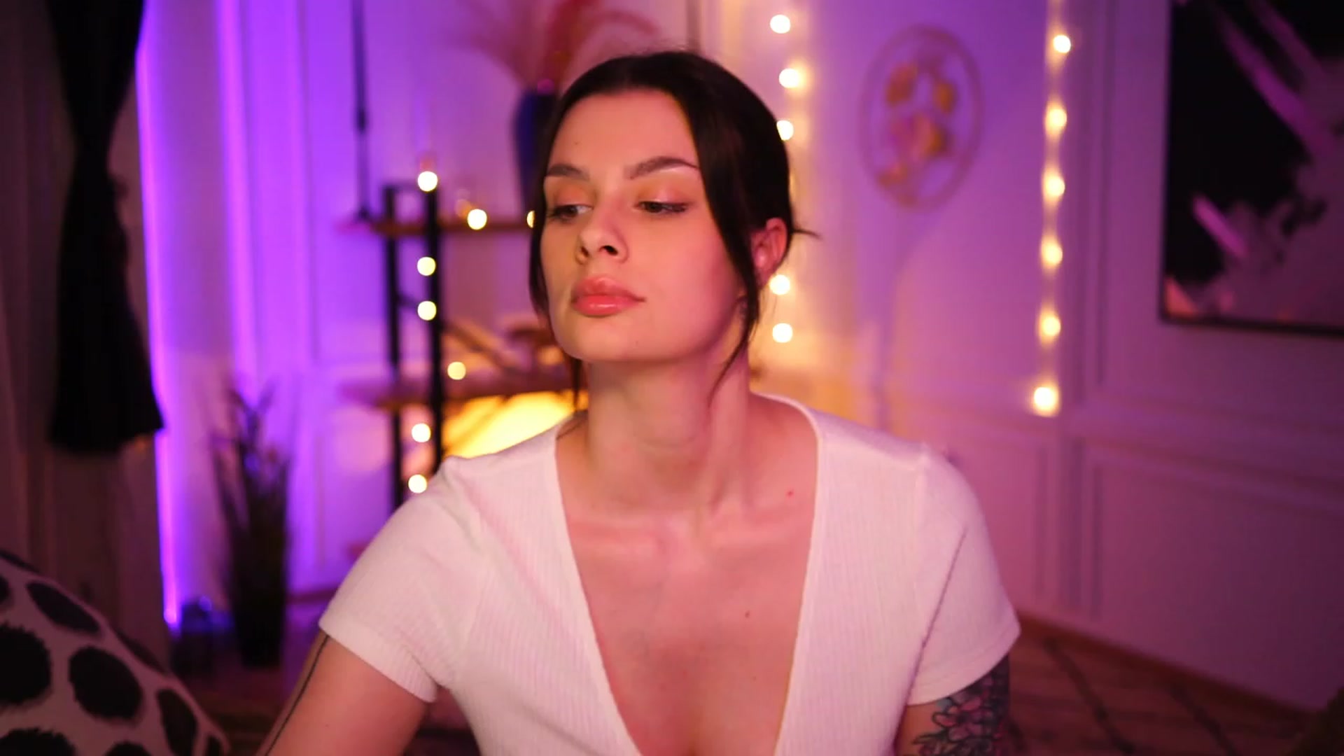 Gallery image thumbnail from lucynutty's myfreecams stream on, 01/19/2023, 20:41 image 9 of 20