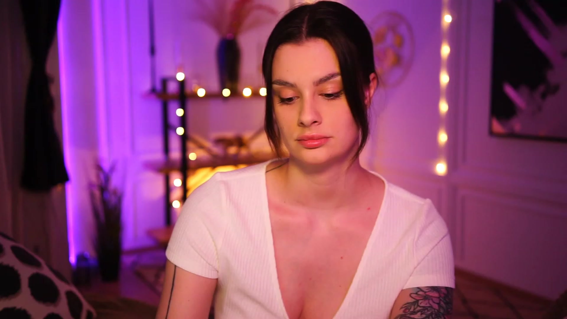Gallery image thumbnail from lucynutty's myfreecams stream on, 01/19/2023, 20:41 image 6 of 20