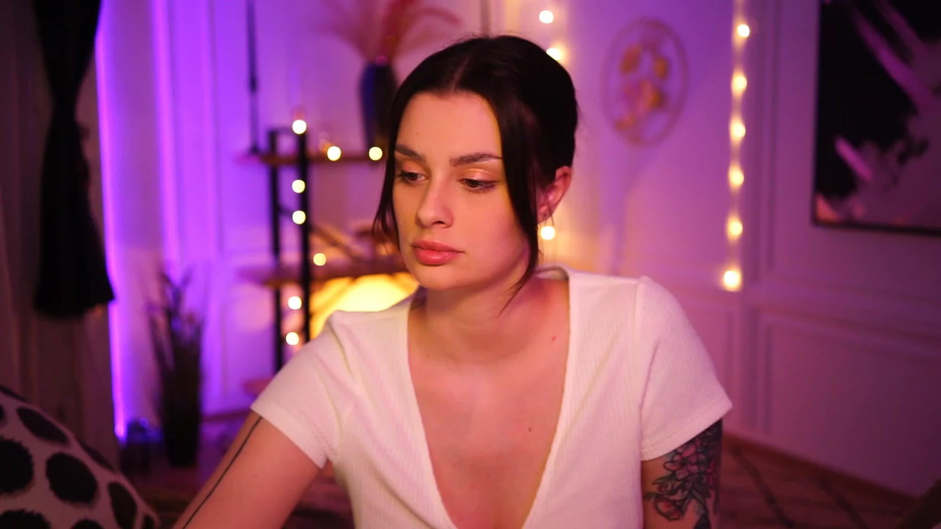 Gallery image thumbnail from lucynutty's myfreecams stream on, 01/19/2023, 20:41 image 13 of 20
