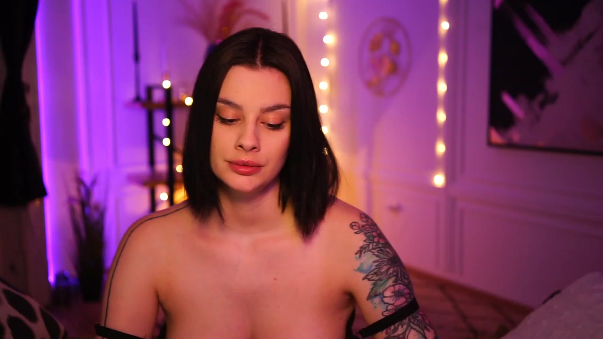 Gallery image thumbnail from lucynutty's myfreecams stream on, 01/21/2023, 18:55 image 18 of 20