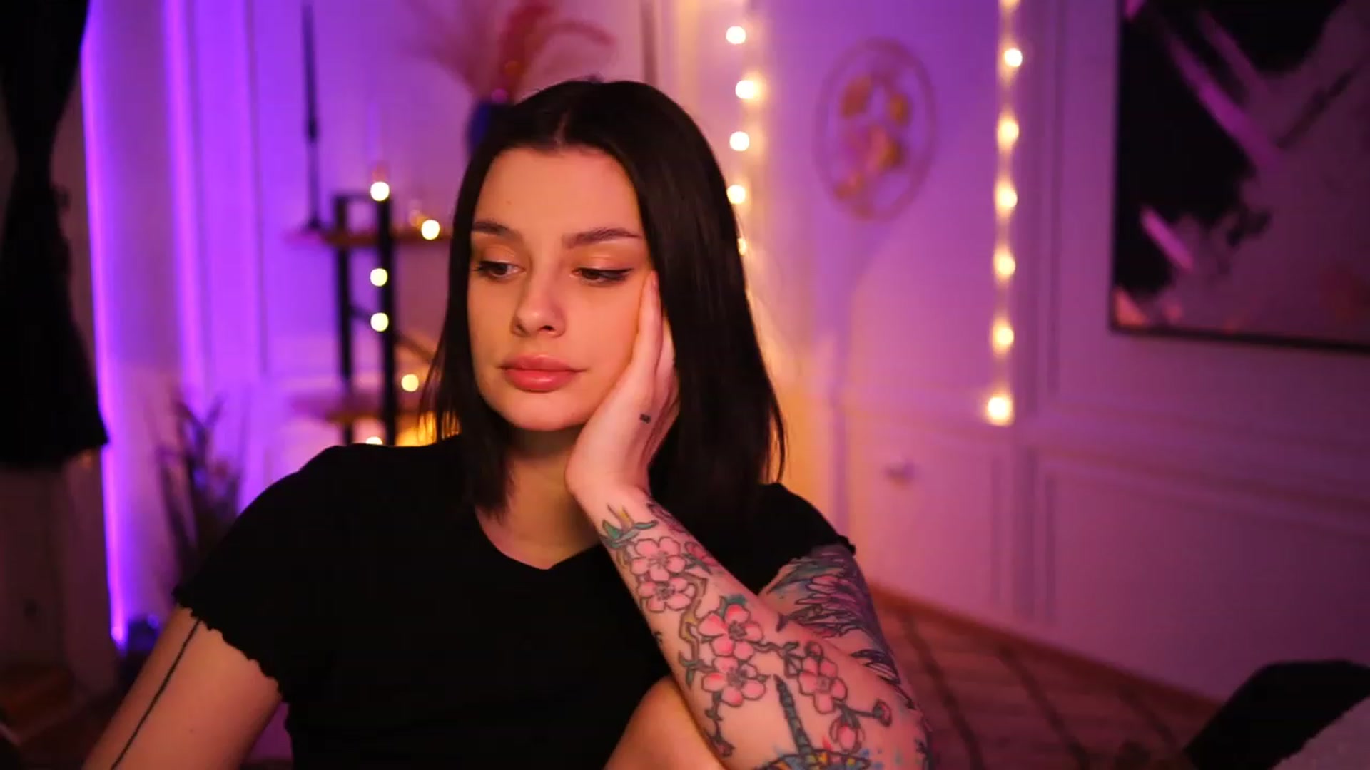 Gallery image thumbnail from lucynutty's myfreecams stream on, 01/21/2023, 21:28 image 8 of 20