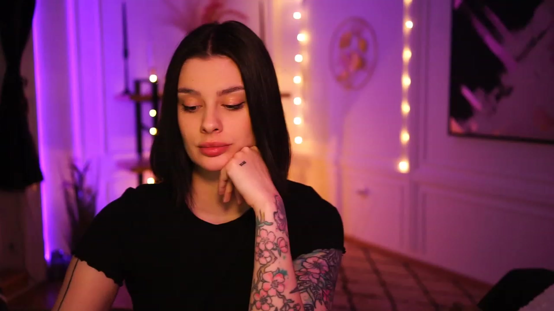 Gallery image thumbnail from lucynutty's myfreecams stream on, 01/21/2023, 21:28 image 11 of 20