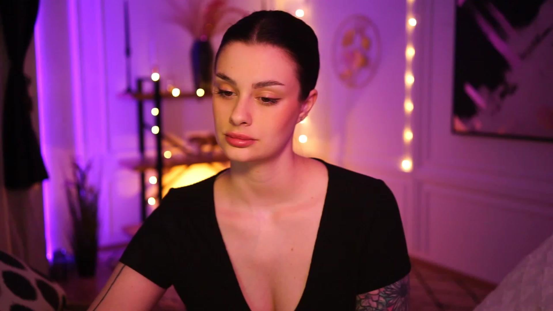 Gallery image thumbnail from lucynutty's myfreecams stream on, 01/22/2023, 15:36 image 14 of 20