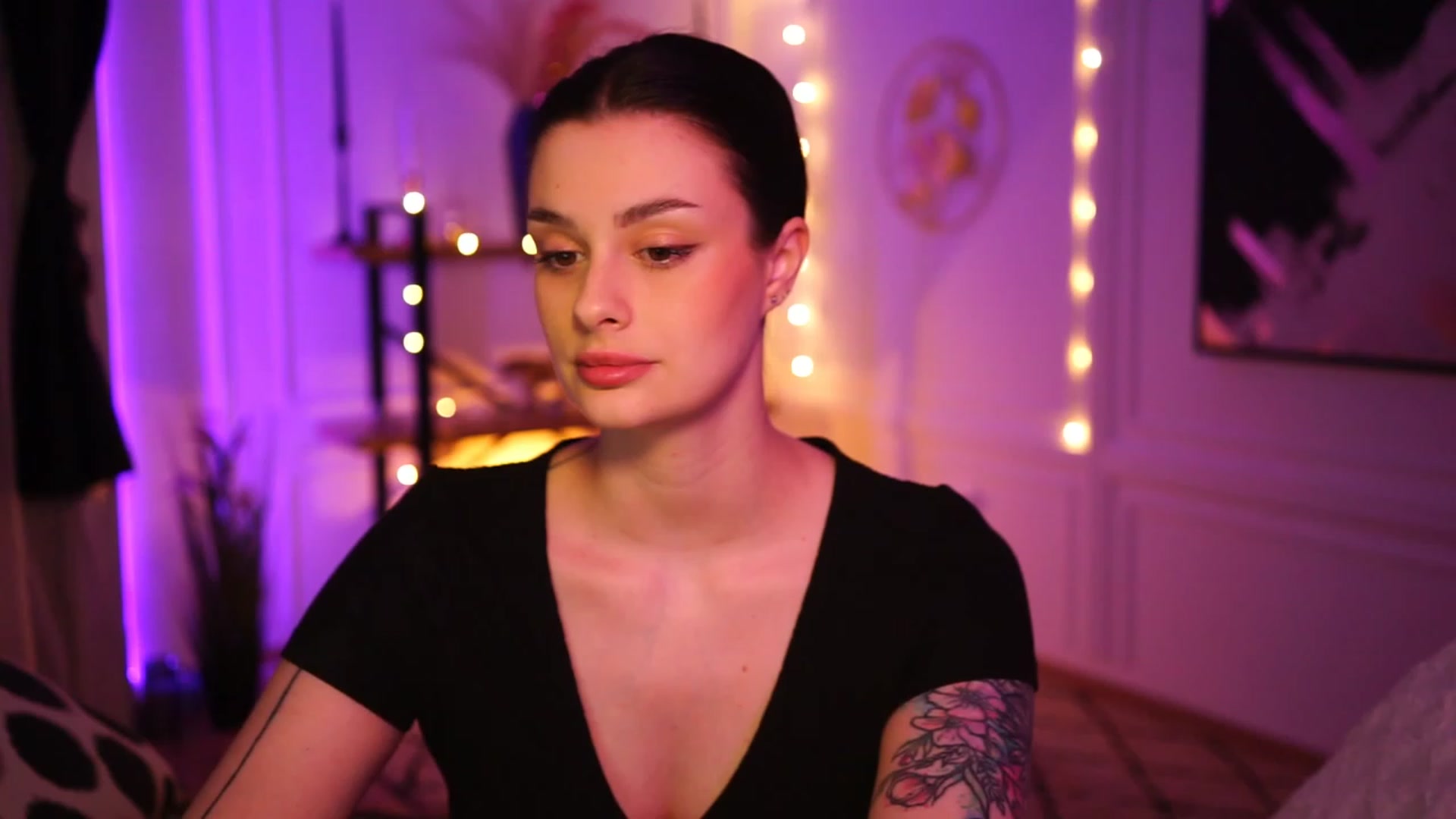 Gallery image thumbnail from lucynutty's myfreecams stream on, 01/22/2023, 15:36 image 9 of 20