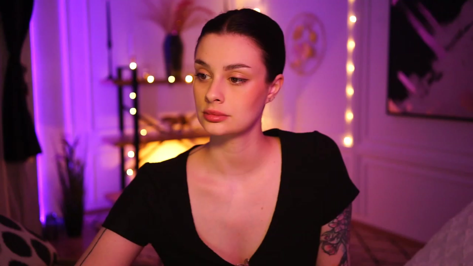 Gallery image thumbnail from lucynutty's myfreecams stream on, 01/22/2023, 15:36 image 18 of 20