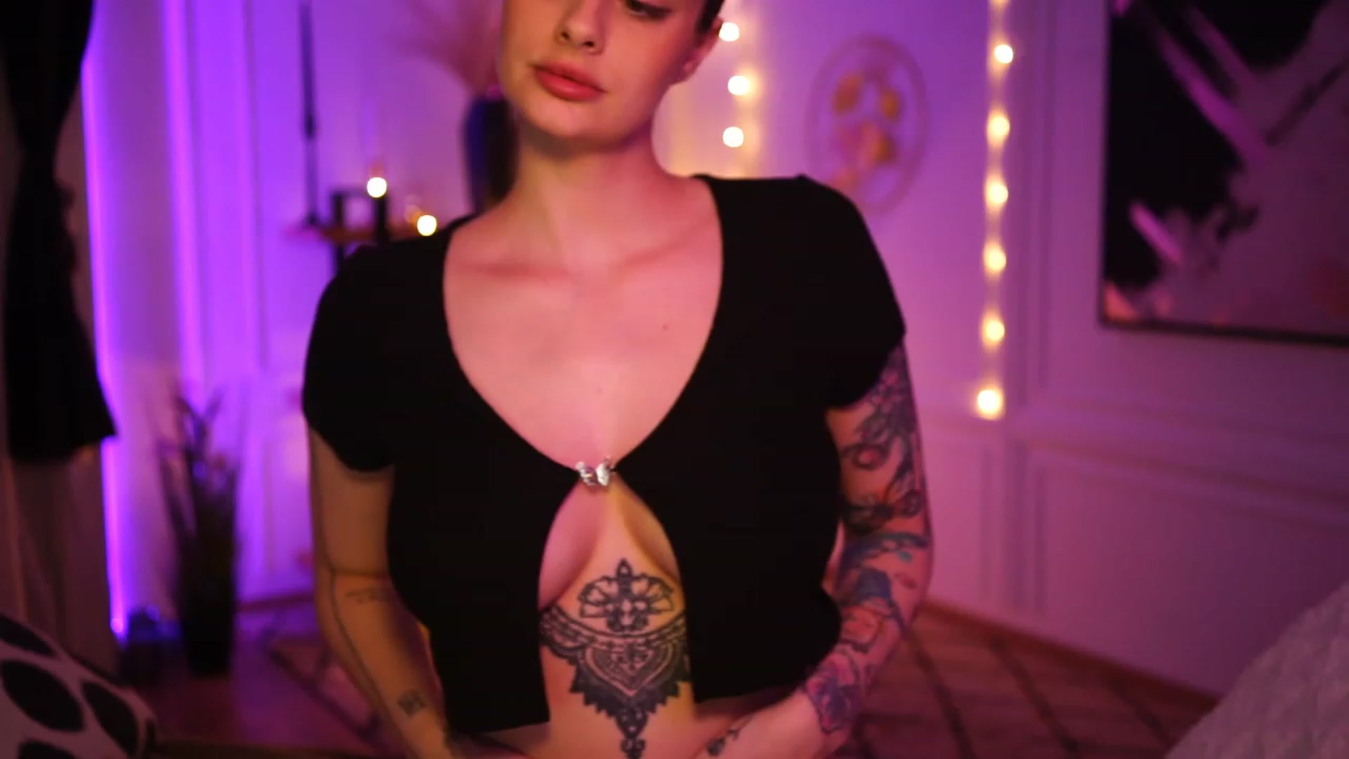 Gallery image thumbnail from lucynutty's myfreecams stream on, 01/22/2023, 15:36 image 8 of 20
