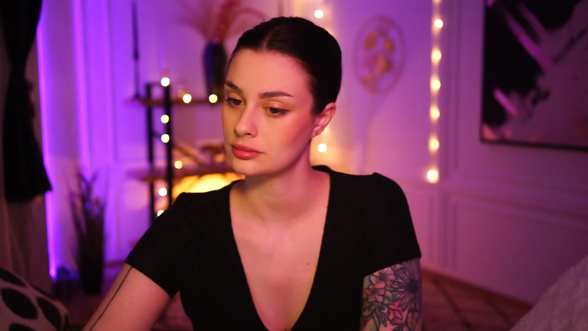 Gallery image thumbnail from lucynutty's myfreecams stream on, 01/22/2023, 15:36 image 10 of 20
