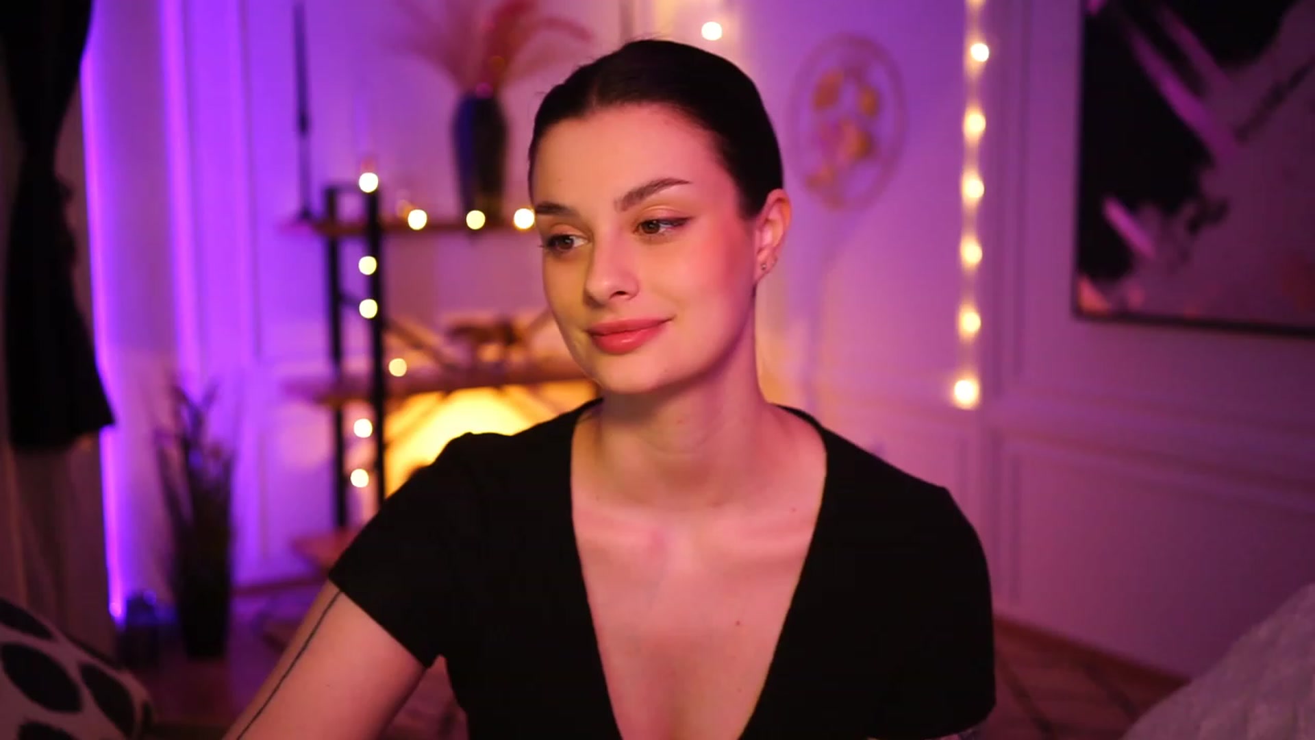 Gallery image thumbnail from lucynutty's myfreecams stream on, 01/22/2023, 15:36 image 7 of 20