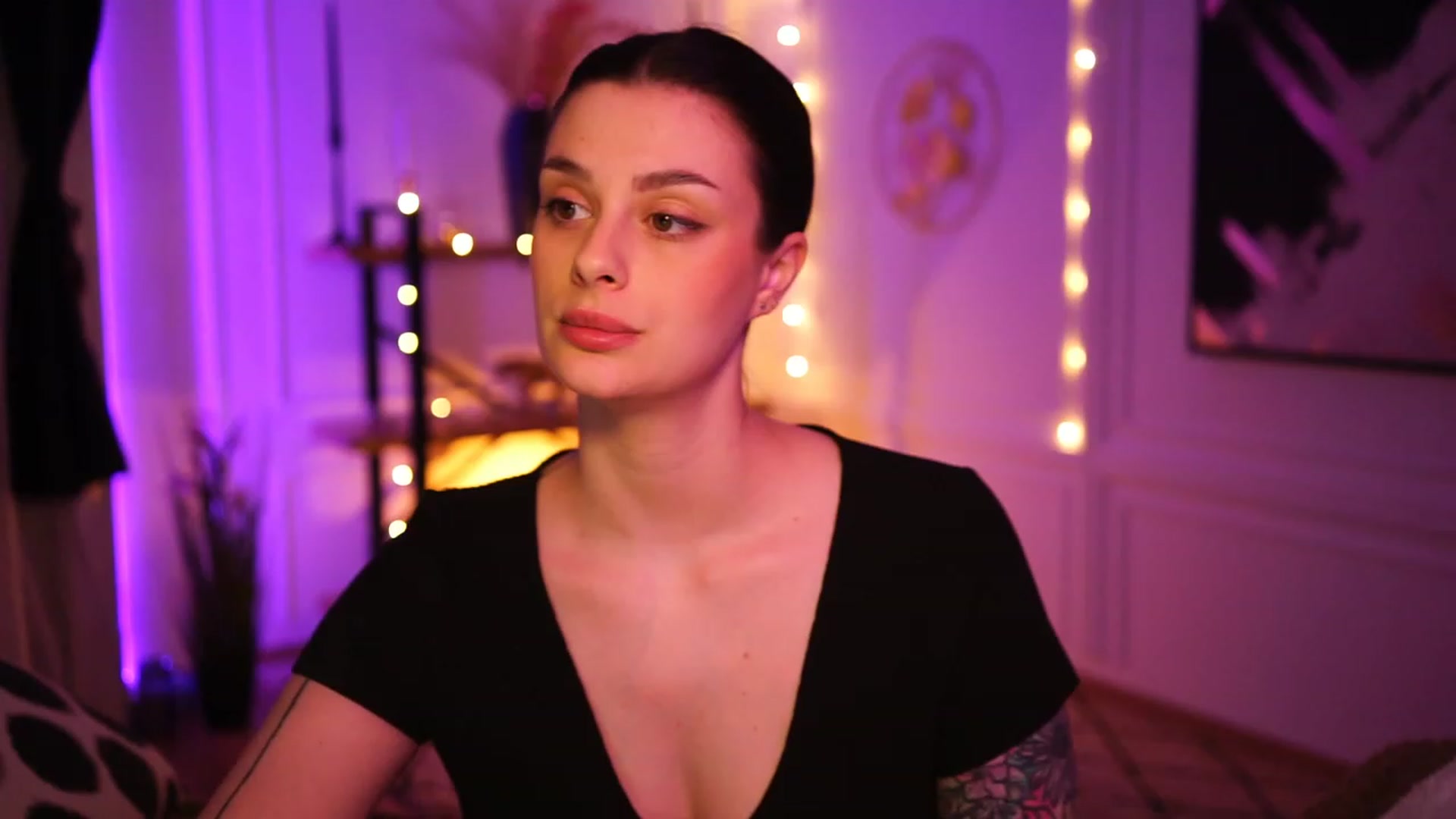 Gallery image thumbnail from lucynutty's myfreecams stream on, 01/22/2023, 16:28 image 13 of 20