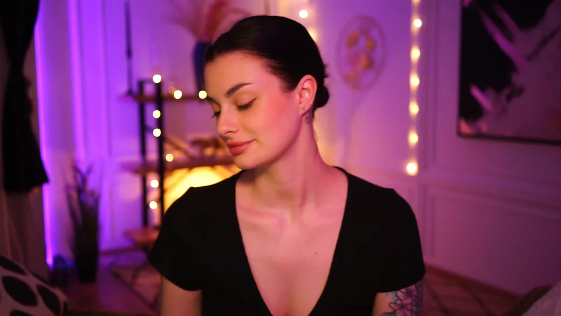 Gallery image thumbnail from lucynutty's myfreecams stream on, 01/22/2023, 16:28 image 8 of 20