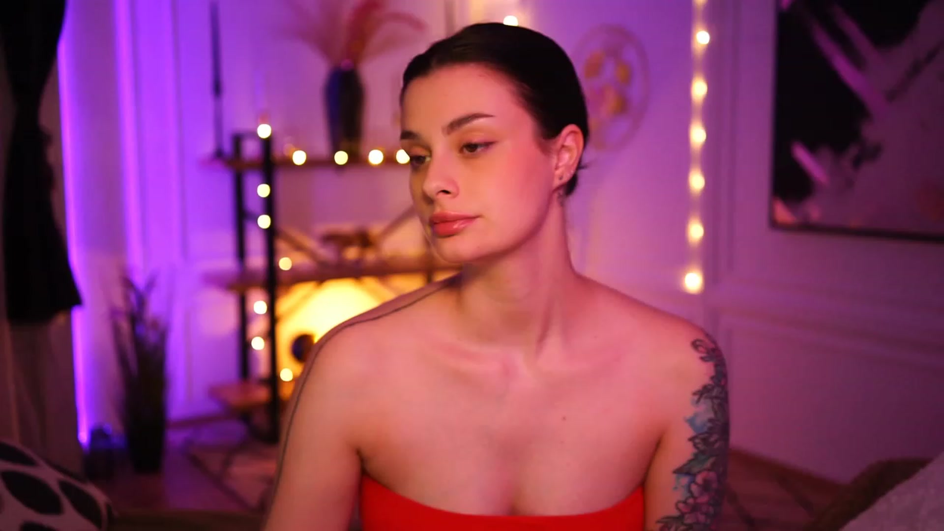Gallery image thumbnail from lucynutty's myfreecams stream on, 01/22/2023, 18:33 image 3 of 20