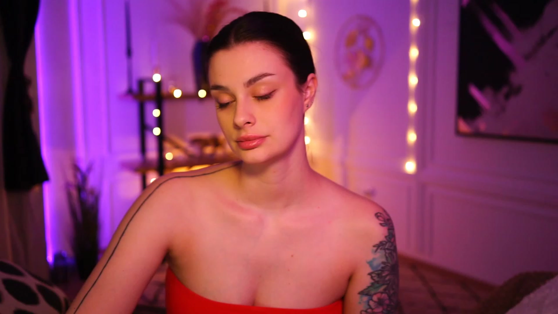 Gallery image thumbnail from lucynutty's myfreecams stream on, 01/22/2023, 18:33 image 4 of 20