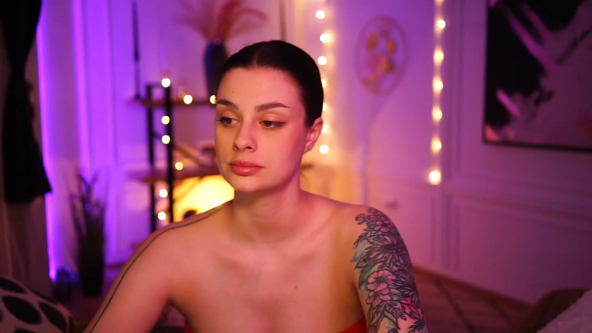 Gallery image thumbnail from lucynutty's myfreecams stream on, 01/22/2023, 18:33 image 18 of 20