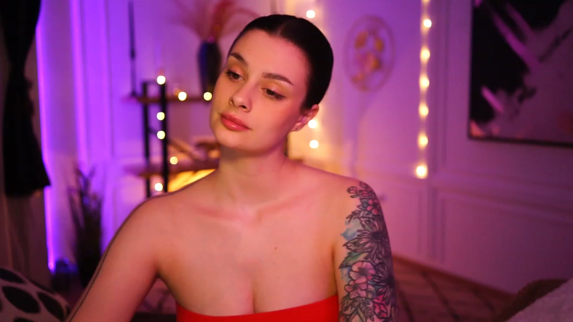 Gallery image thumbnail from lucynutty's myfreecams stream on, 01/22/2023, 18:33 image 8 of 20