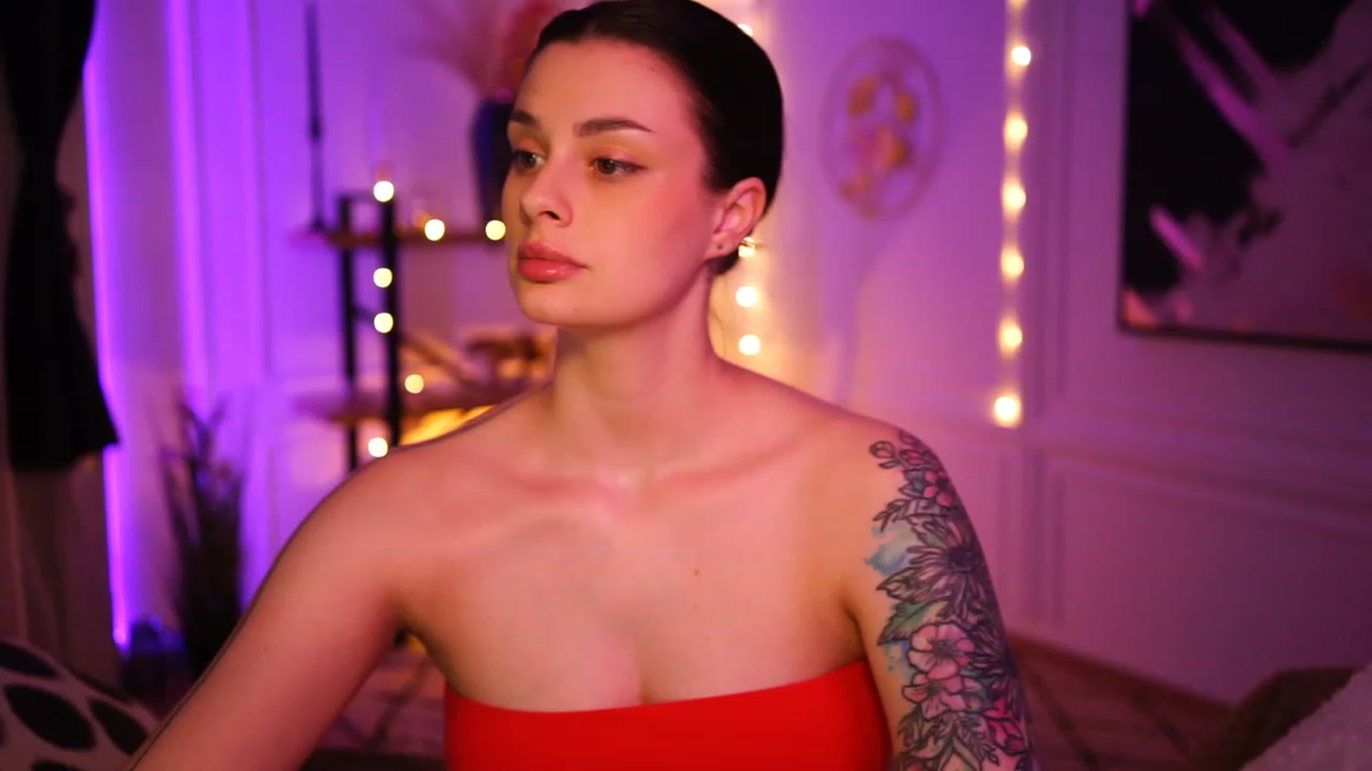 Gallery image thumbnail from lucynutty's myfreecams stream on, 01/22/2023, 18:33 image 17 of 20