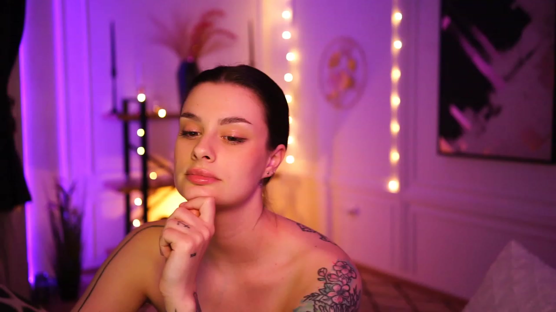 Gallery image thumbnail from lucynutty's myfreecams stream on, 01/22/2023, 19:53 image 8 of 20
