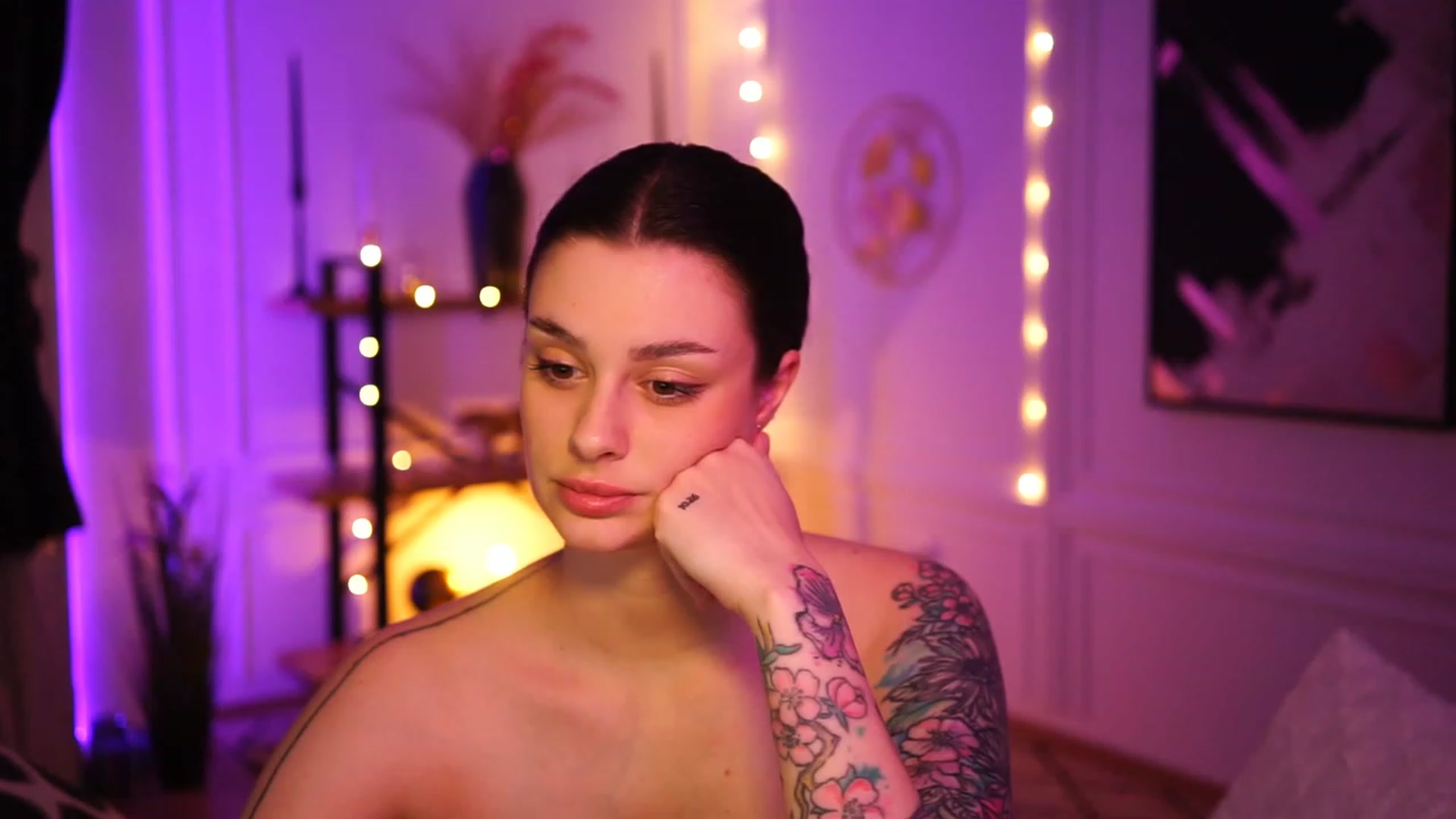 Gallery image thumbnail from lucynutty's myfreecams stream on, 01/22/2023, 19:53 image 1 of 20