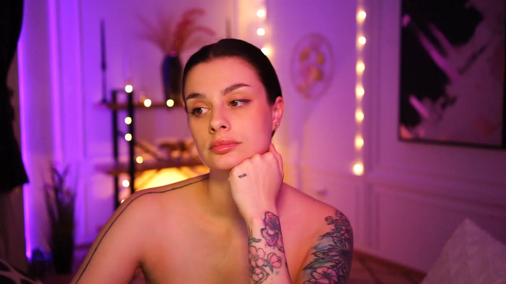 Gallery image thumbnail from lucynutty's myfreecams stream on, 01/22/2023, 19:53 image 4 of 20