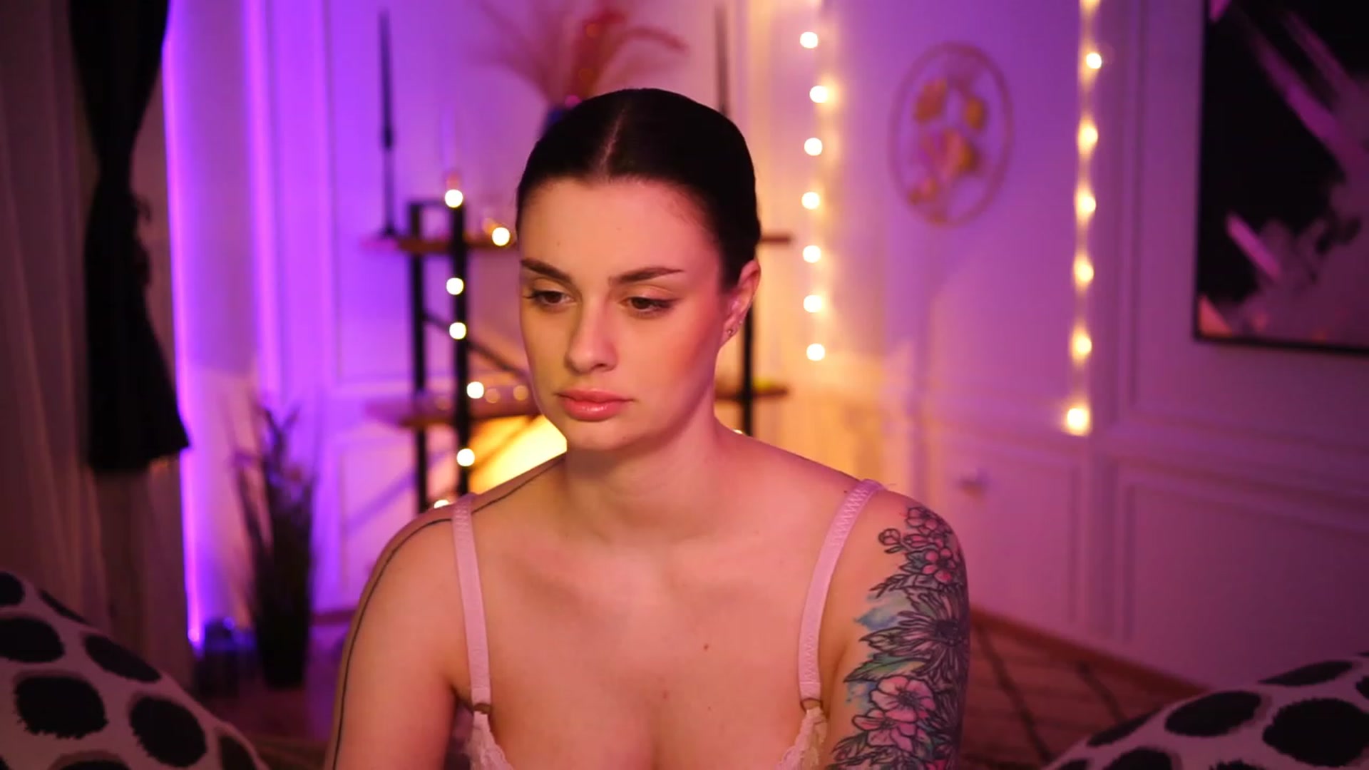 Gallery image thumbnail from lucynutty's myfreecams stream on, 01/28/2023, 18:09 image 8 of 20