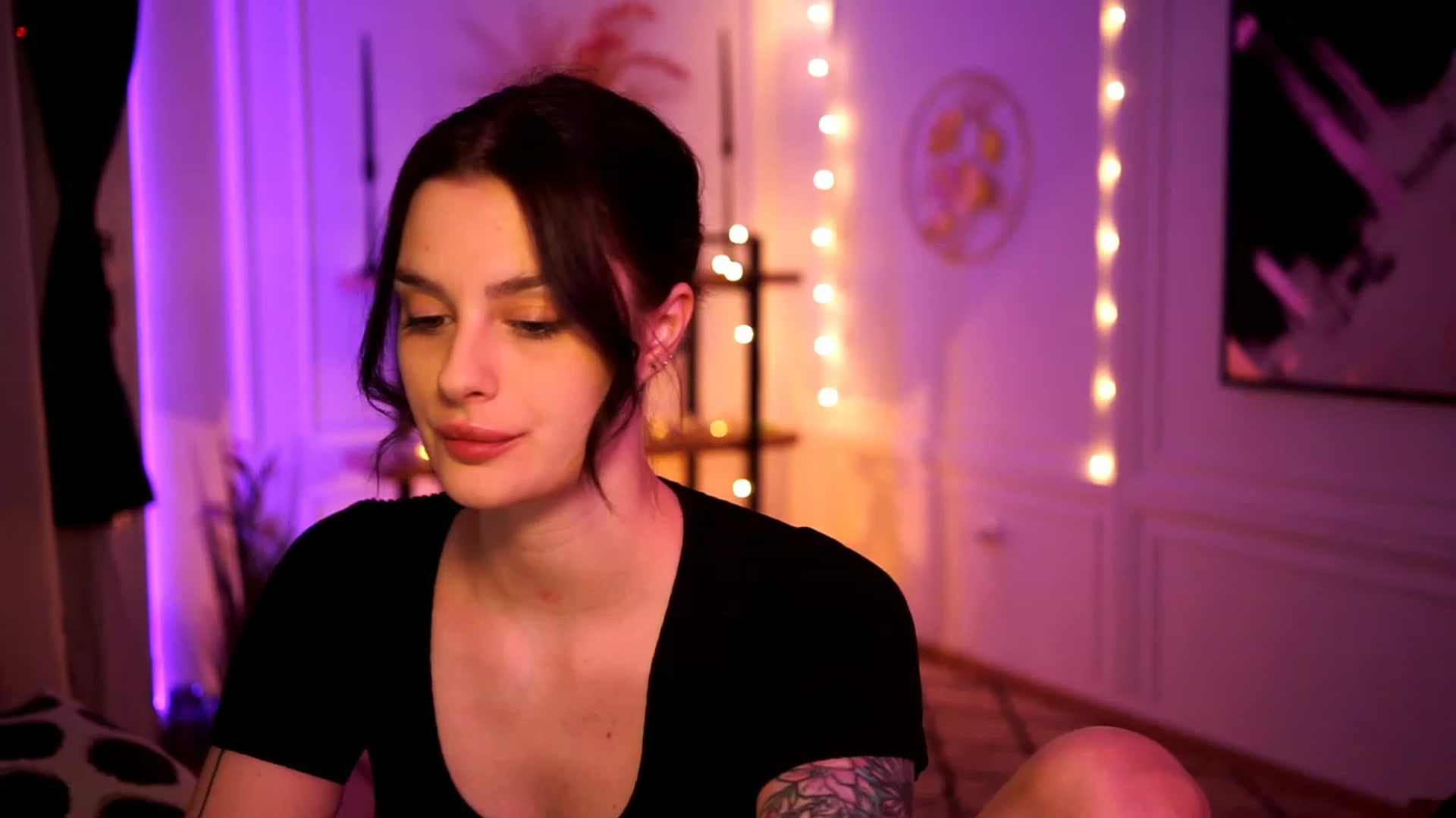 Gallery image thumbnail from lucynutty's myfreecams stream on, 01/29/2023, 18:00 image 12 of 20