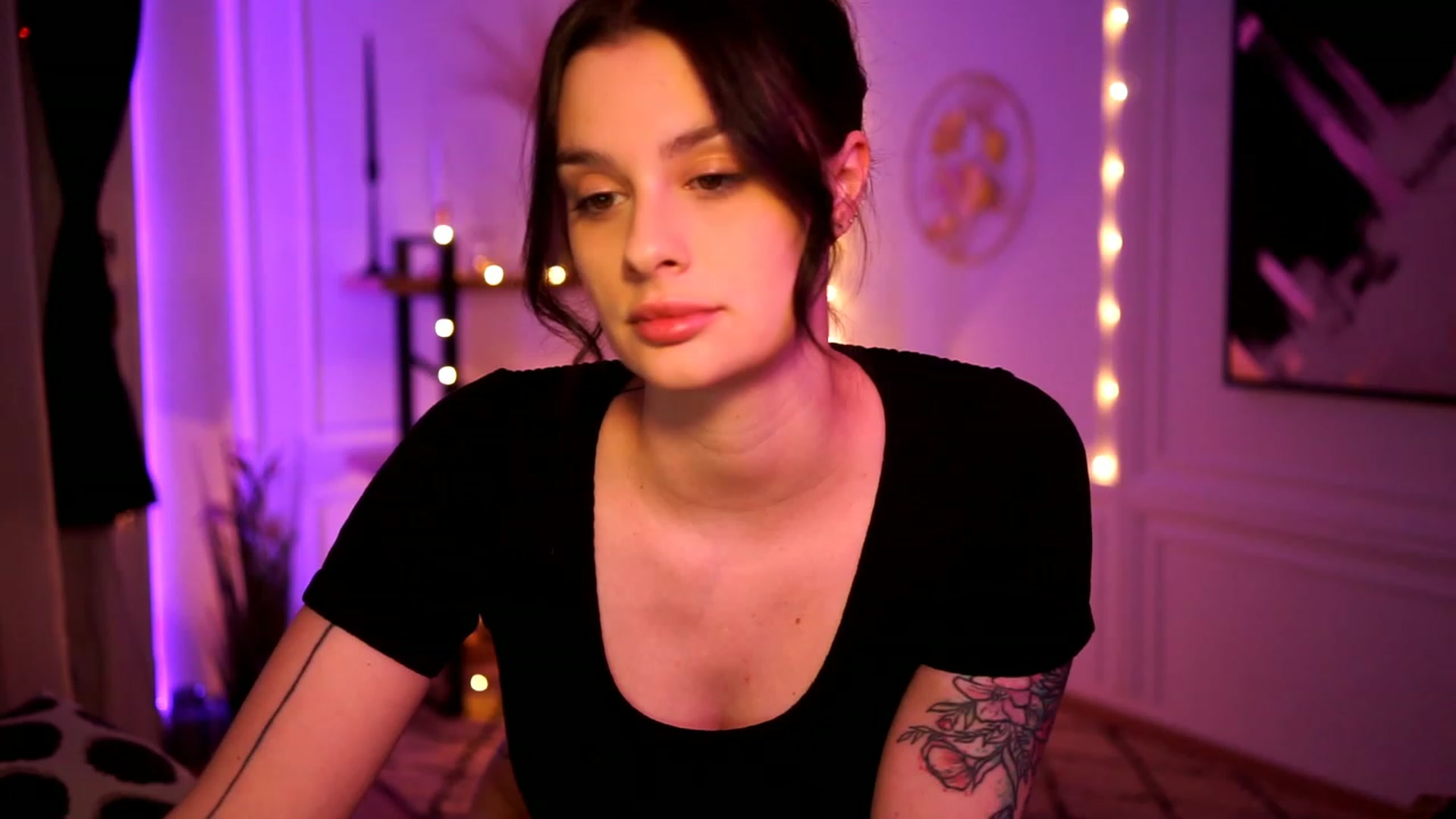 Gallery image thumbnail from lucynutty's myfreecams stream on, 01/29/2023, 18:00 image 5 of 20