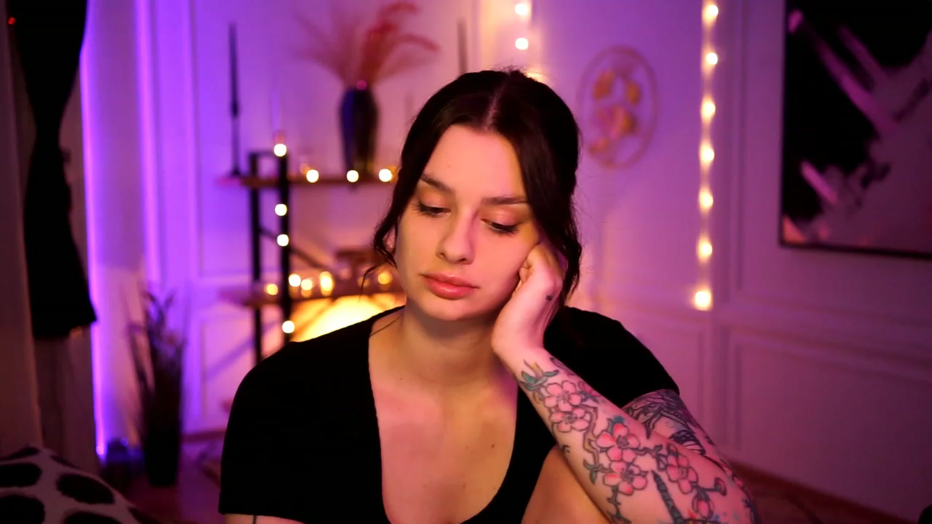Gallery image thumbnail from lucynutty's myfreecams stream on, 01/29/2023, 18:57 image 6 of 20