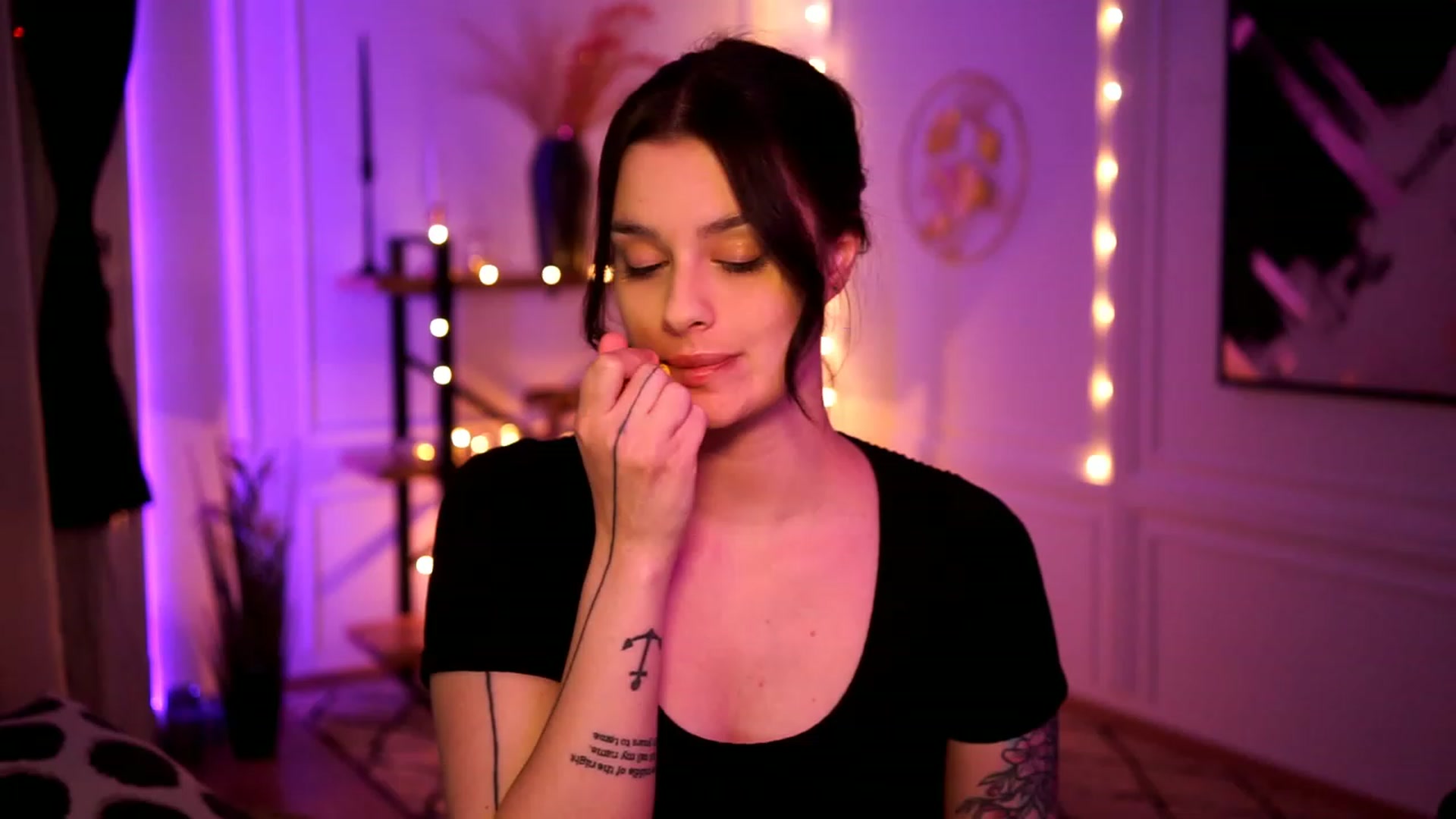 Gallery image thumbnail from lucynutty's myfreecams stream on, 01/29/2023, 18:57 image 1 of 20
