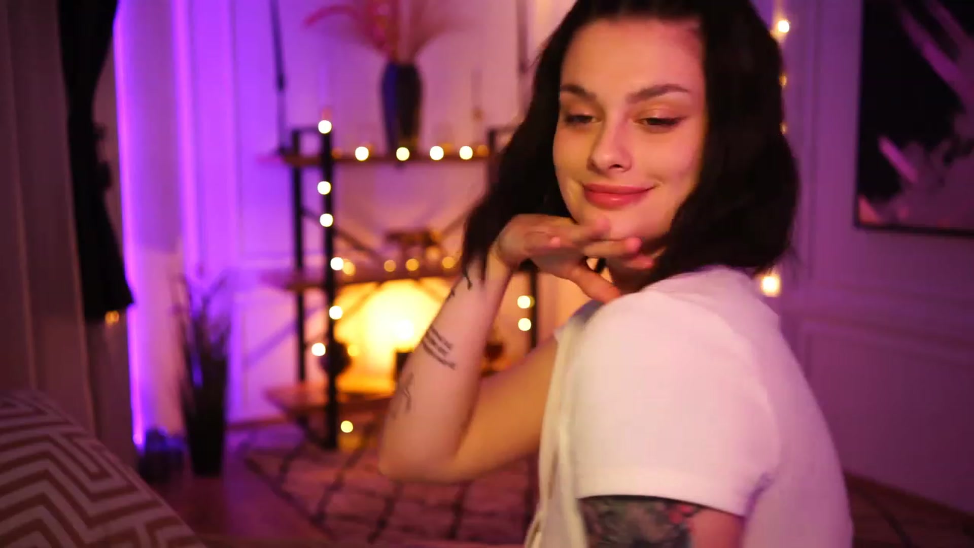 Gallery image thumbnail from lucynutty's myfreecams stream on, 02/09/2023, 17:43 image 12 of 20