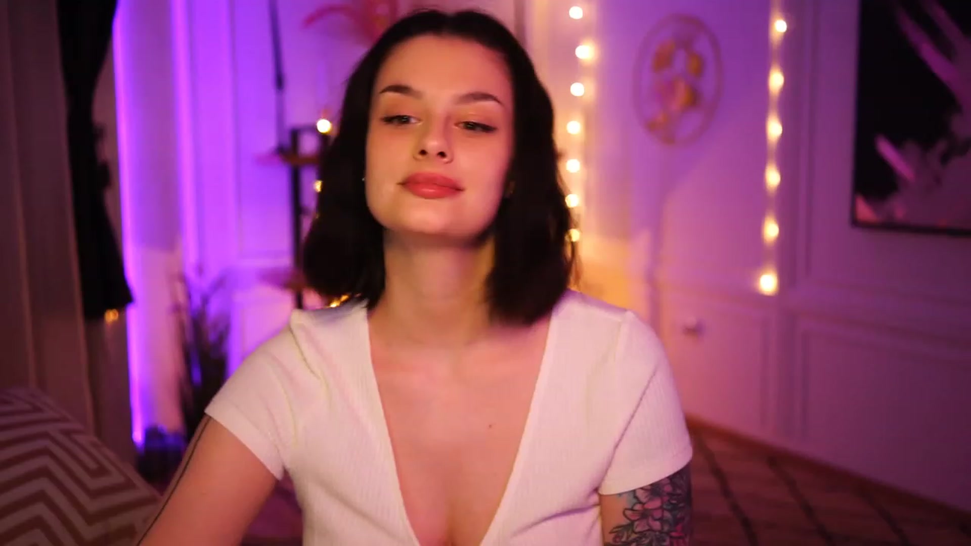 Gallery image thumbnail from lucynutty's myfreecams stream on, 02/09/2023, 17:43 image 8 of 20