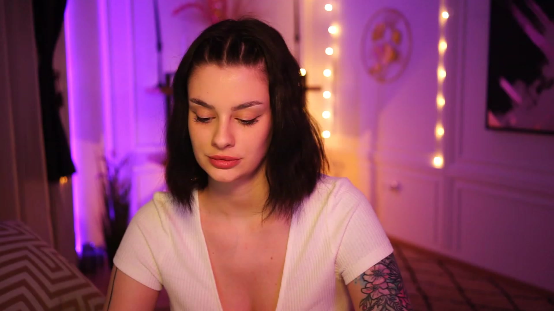 Gallery image thumbnail from lucynutty's myfreecams stream on, 02/09/2023, 17:43 image 7 of 20