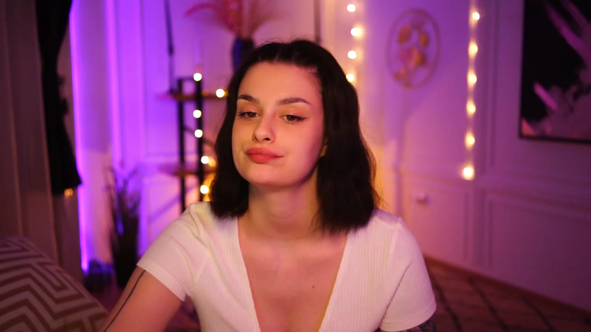 Gallery image thumbnail from lucynutty's myfreecams stream on, 02/09/2023, 17:43 image 11 of 20