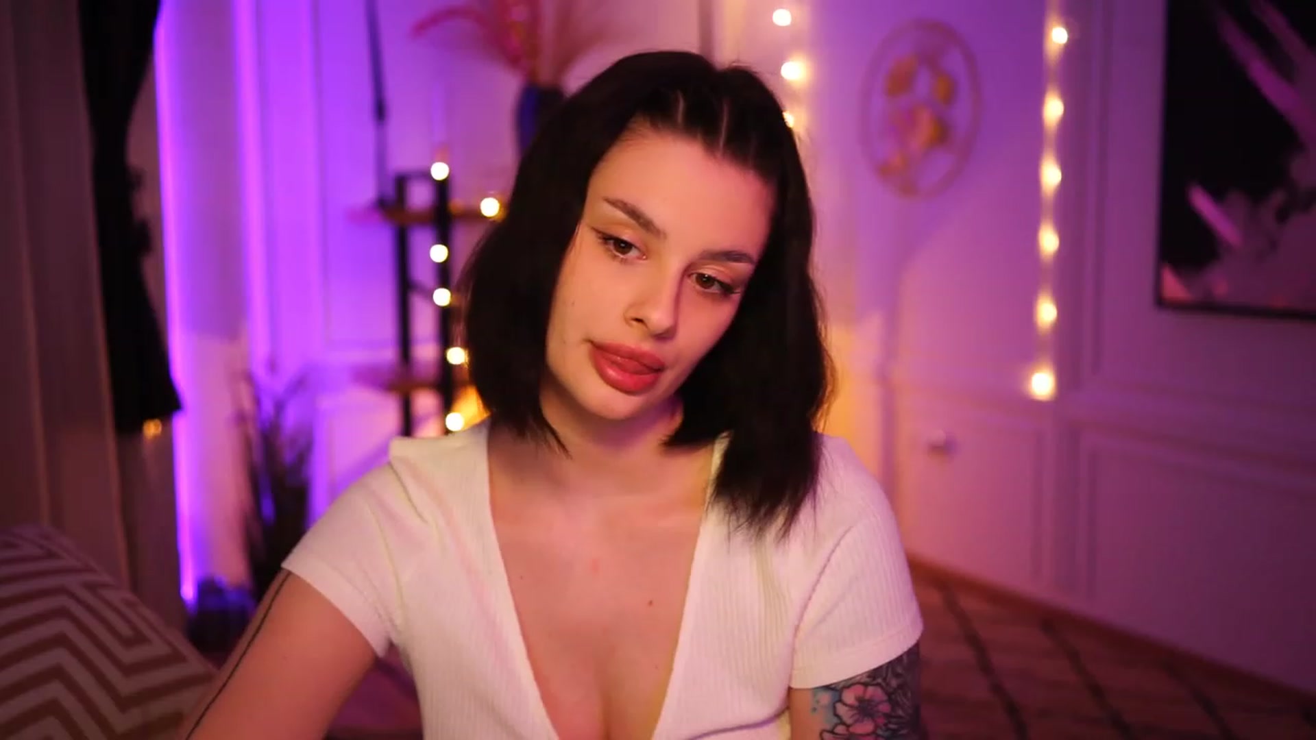 Gallery image thumbnail from lucynutty's myfreecams stream on, 02/09/2023, 17:43 image 6 of 20