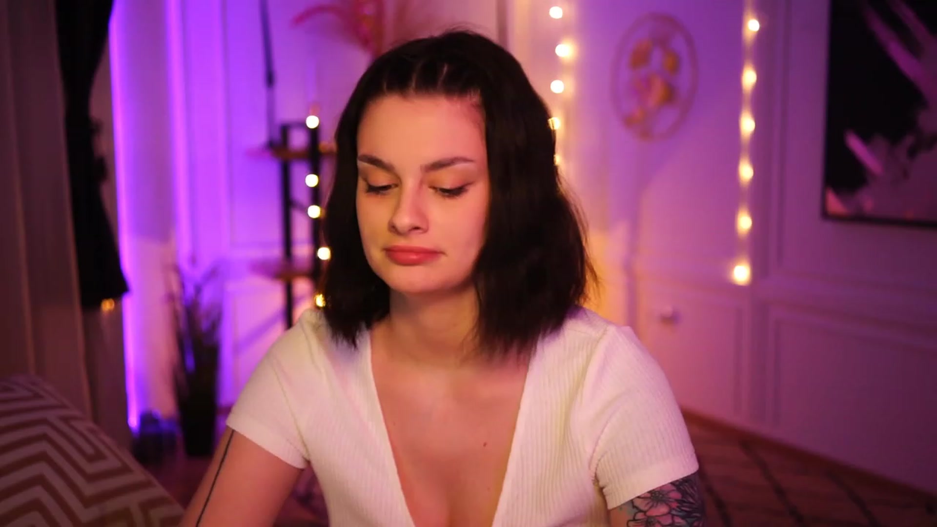 Gallery image thumbnail from lucynutty's myfreecams stream on, 02/09/2023, 17:43 image 13 of 20