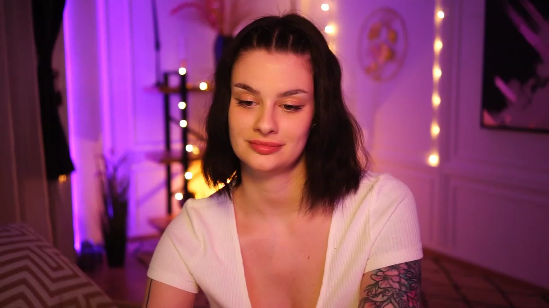 Gallery image thumbnail from lucynutty's myfreecams stream on, 02/09/2023, 19:05 image 3 of 20
