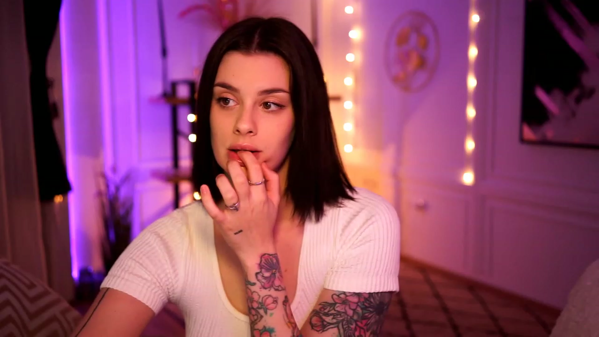 Gallery image thumbnail from lucynutty's myfreecams stream on, 02/10/2023, 16:08 image 8 of 20