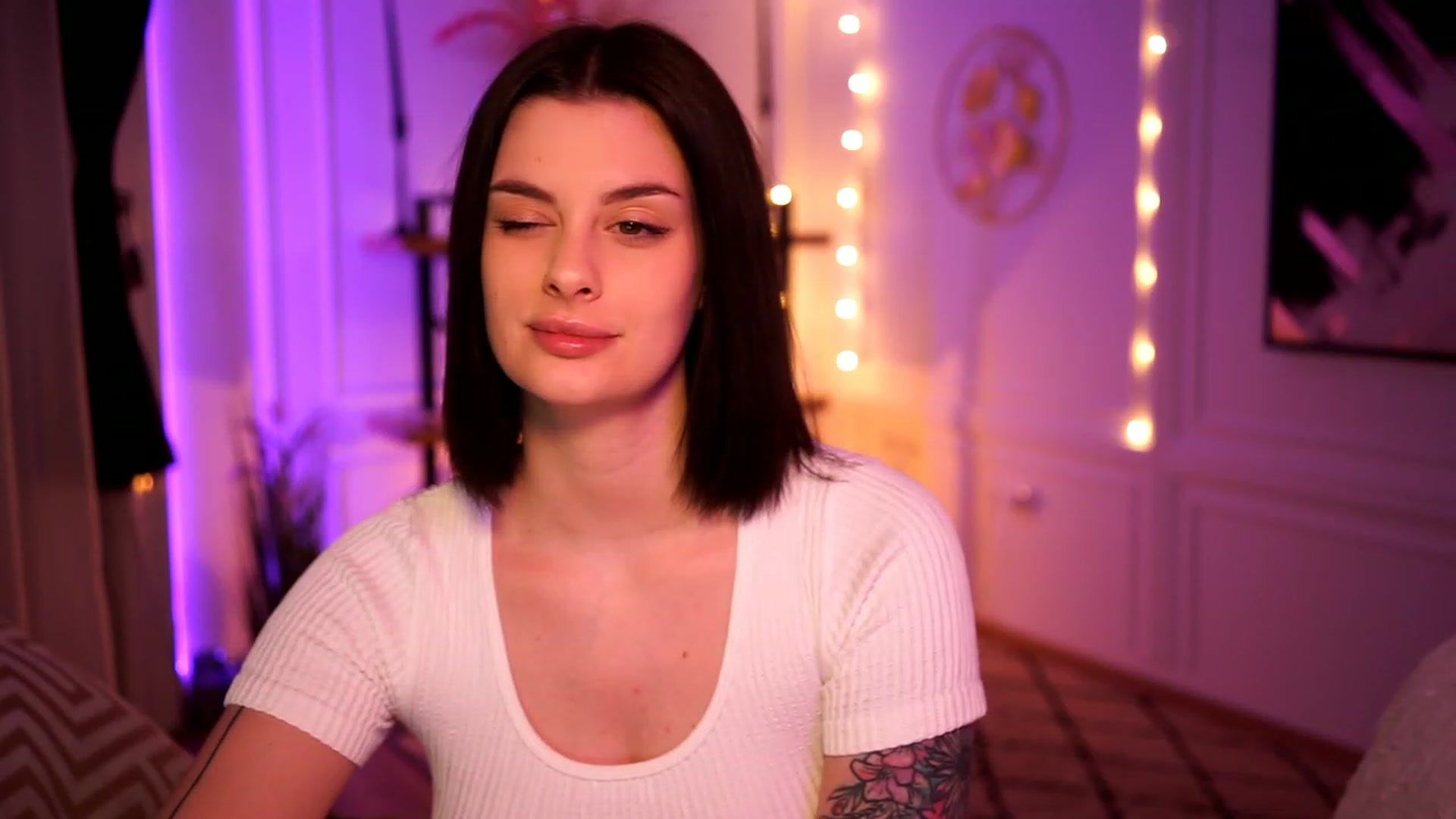 Gallery image thumbnail from lucynutty's myfreecams stream on, 02/10/2023, 16:08 image 19 of 20