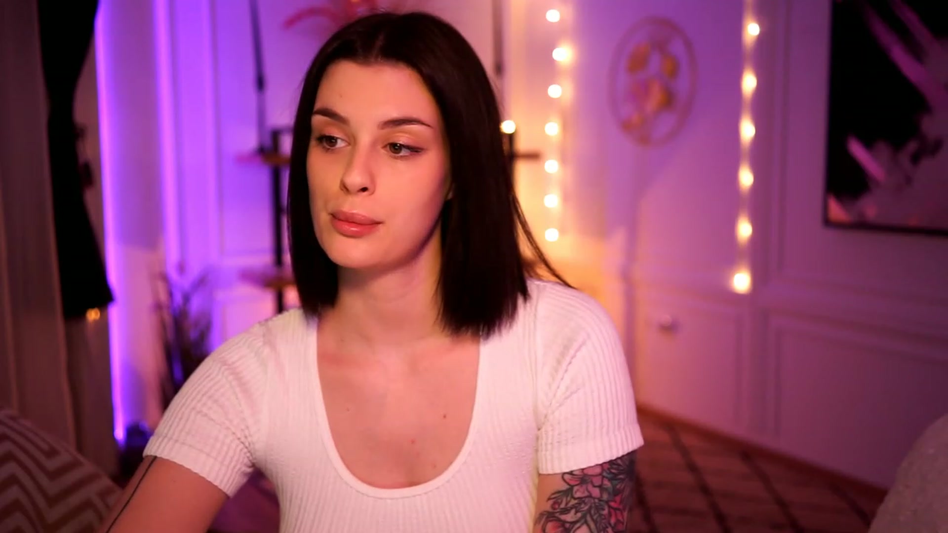 Gallery image thumbnail from lucynutty's myfreecams stream on, 02/10/2023, 16:08 image 18 of 20