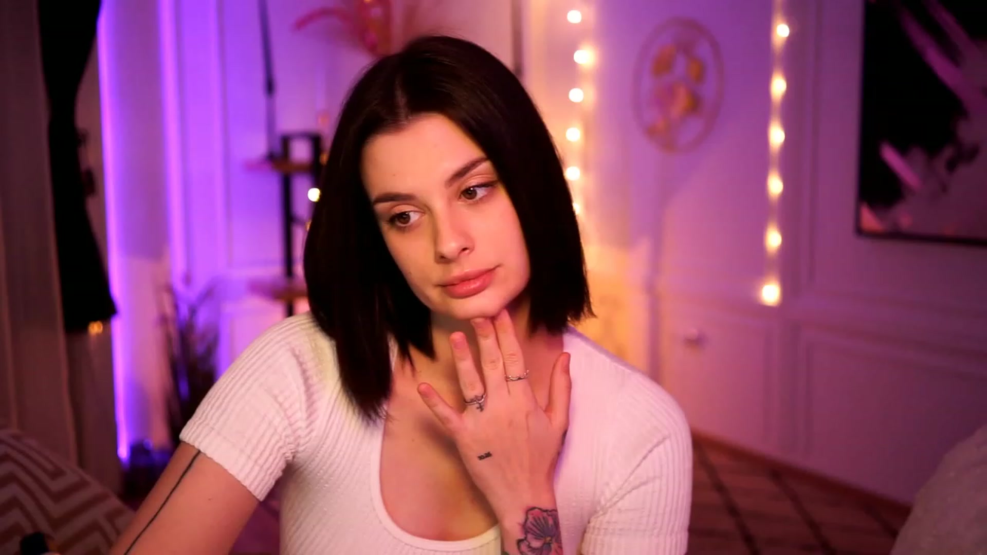 Gallery image thumbnail from lucynutty's myfreecams stream on, 02/10/2023, 17:24 image 17 of 20