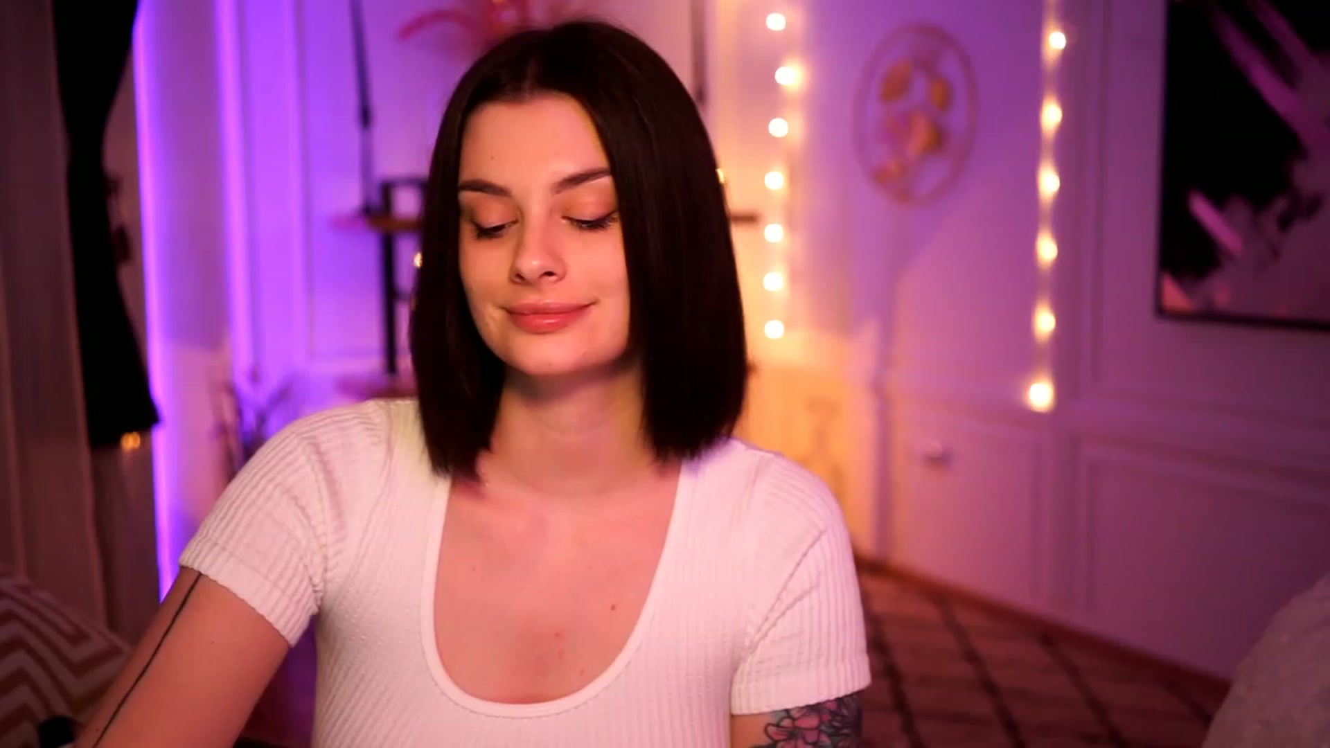Gallery image thumbnail from lucynutty's myfreecams stream on, 02/10/2023, 17:24 image 19 of 20