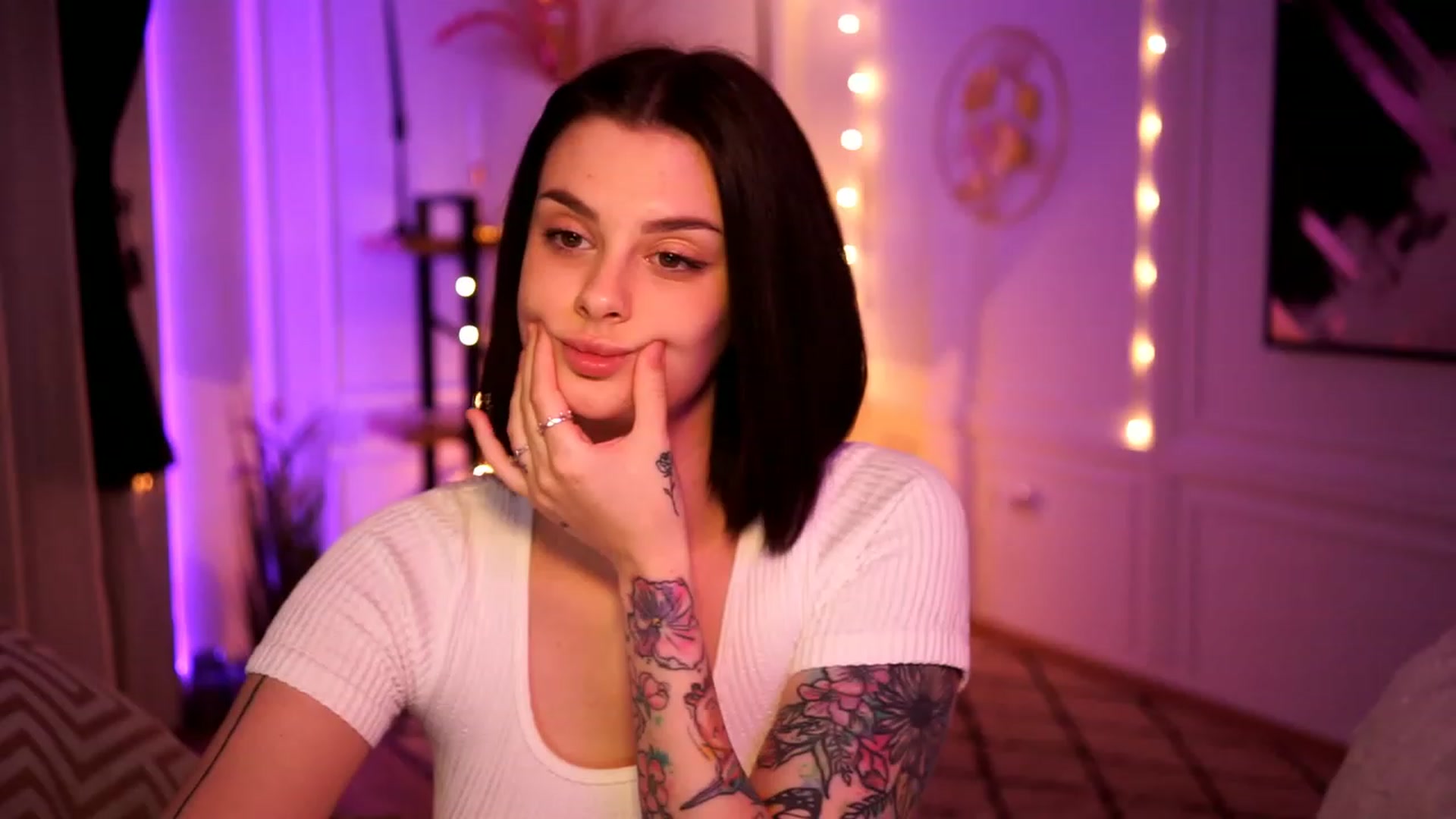 Gallery image thumbnail from lucynutty's myfreecams stream on, 02/10/2023, 17:24 image 15 of 20