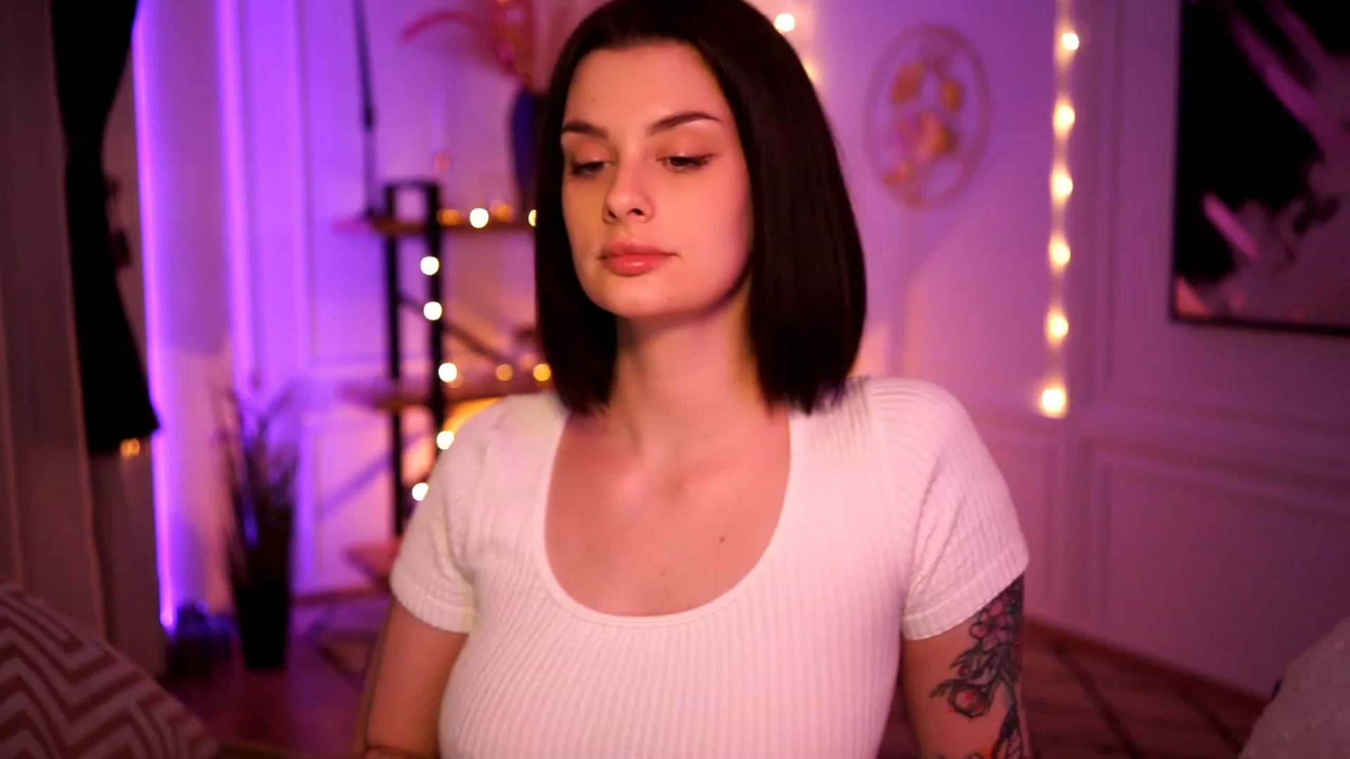 Gallery image thumbnail from lucynutty's myfreecams stream on, 02/10/2023, 17:24 image 7 of 20